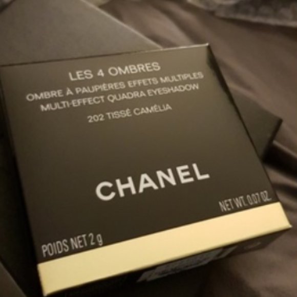 💄Host Pick 💄 CHANEL LES 4 OMBRES Multi-Effect Quadra Eyeshadow - Picture 3 of 5